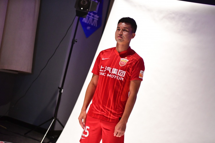 上海海港球员木热合买提江莫扎帕转会成都蓉城