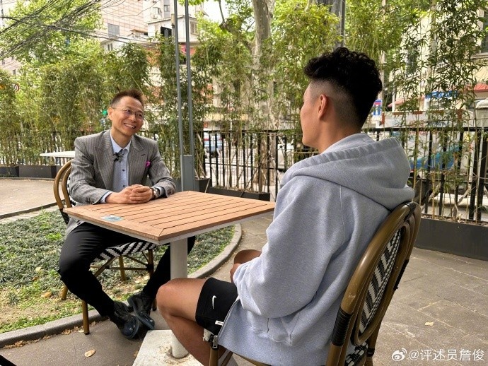 聊了啥詹俊更新社媒，晒出采访武磊的照片