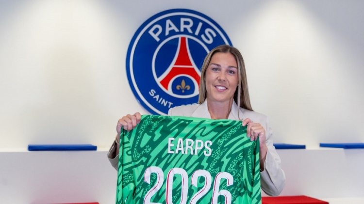 官方：巴黎女足签下31岁英格兰门将厄普斯，双方签至2026年