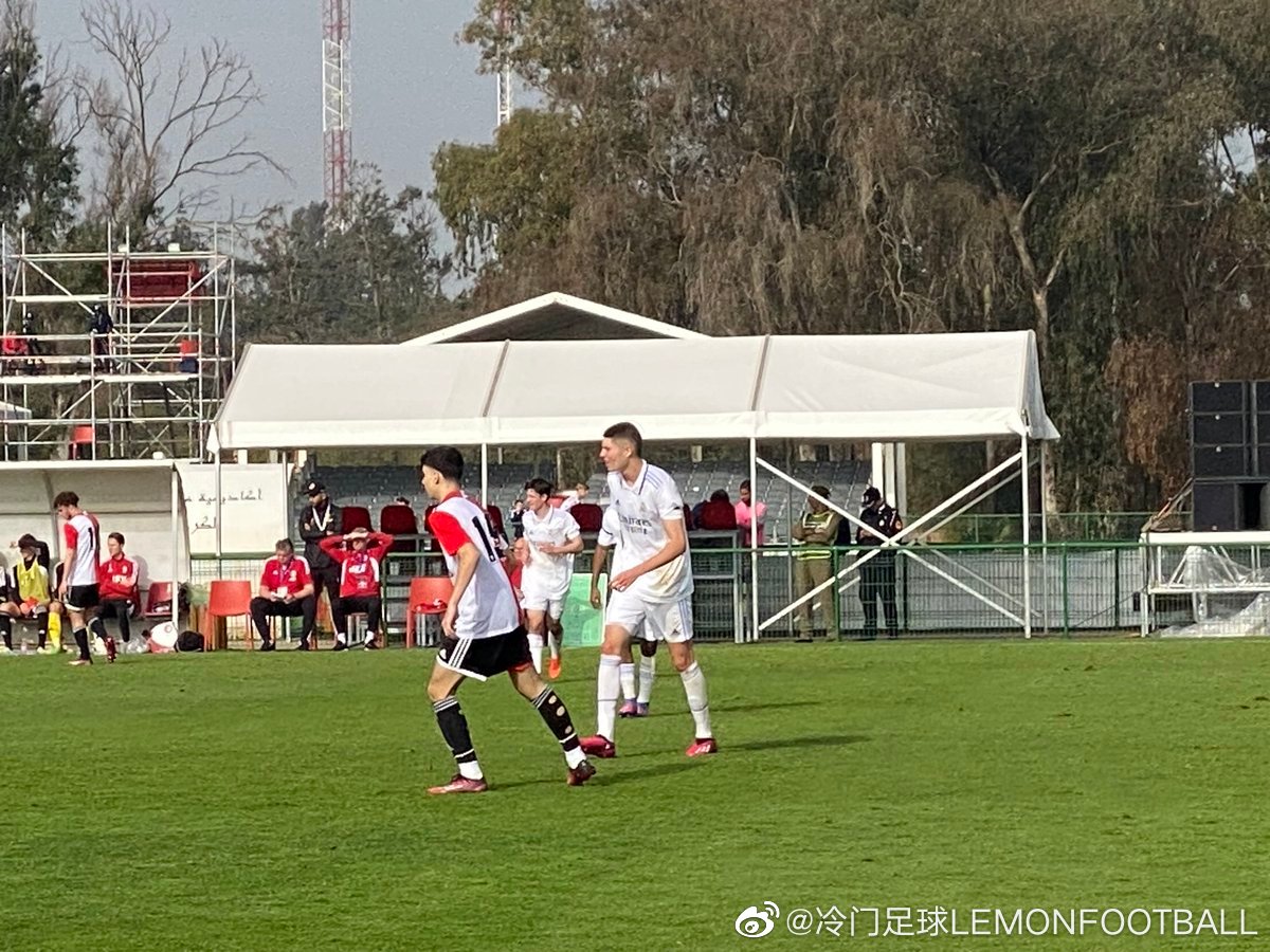 我们都老了丨范佩西儿子对战齐达内儿子