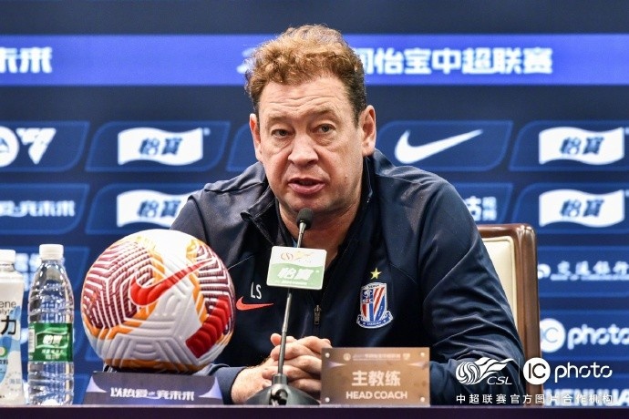斯卢茨基：球队后防线做的不错，明天在12个位置有所调整