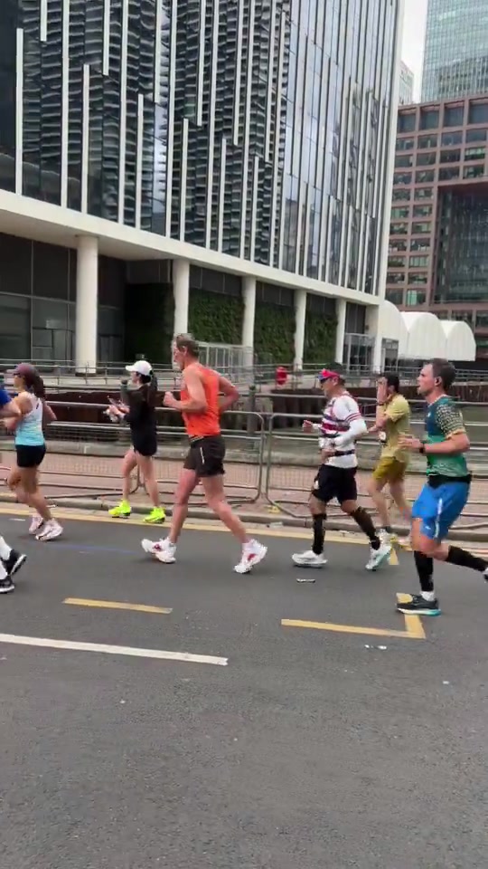 记者晒拉爵伦敦马拉松参赛视频：得加把劲才能赶上曼联开球