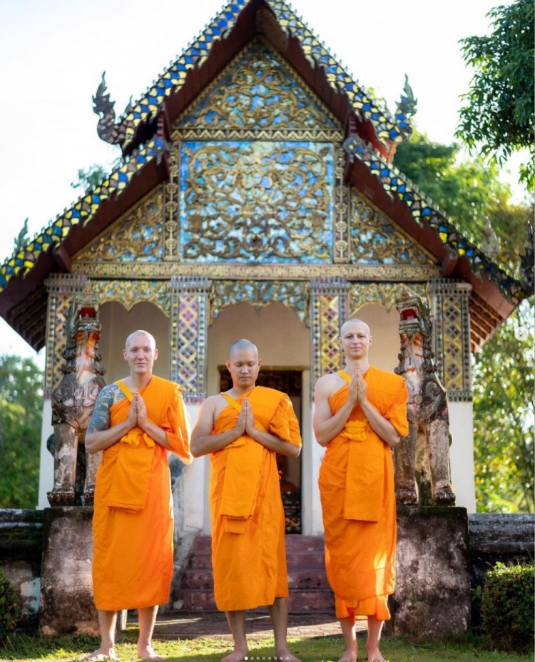瑞典退役球员到泰国体验僧侣修行后