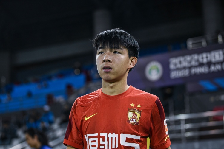 媒体人：广州队想活下去必须彻底去恒大化对恒大不公但也没办法