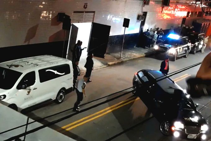 贝利遗体已经运抵维拉贝尔米罗球场，今天举行告别仪式