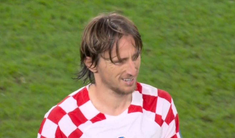 克罗地亚vs日本加时赛第8分钟，37岁莫德里奇被换下