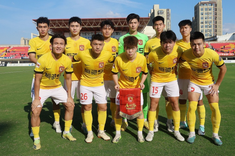 媒体人：广州队明天安排了与青岛西海岸热身，暂时未通知取消