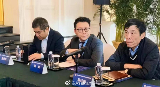 听说，曾出现刘奕在陈戌源不在国内时候，推翻陈戌源想法的事情