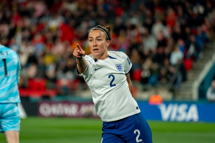 布隆泽在世界杯中首发出场20次，英格兰女足历史首人