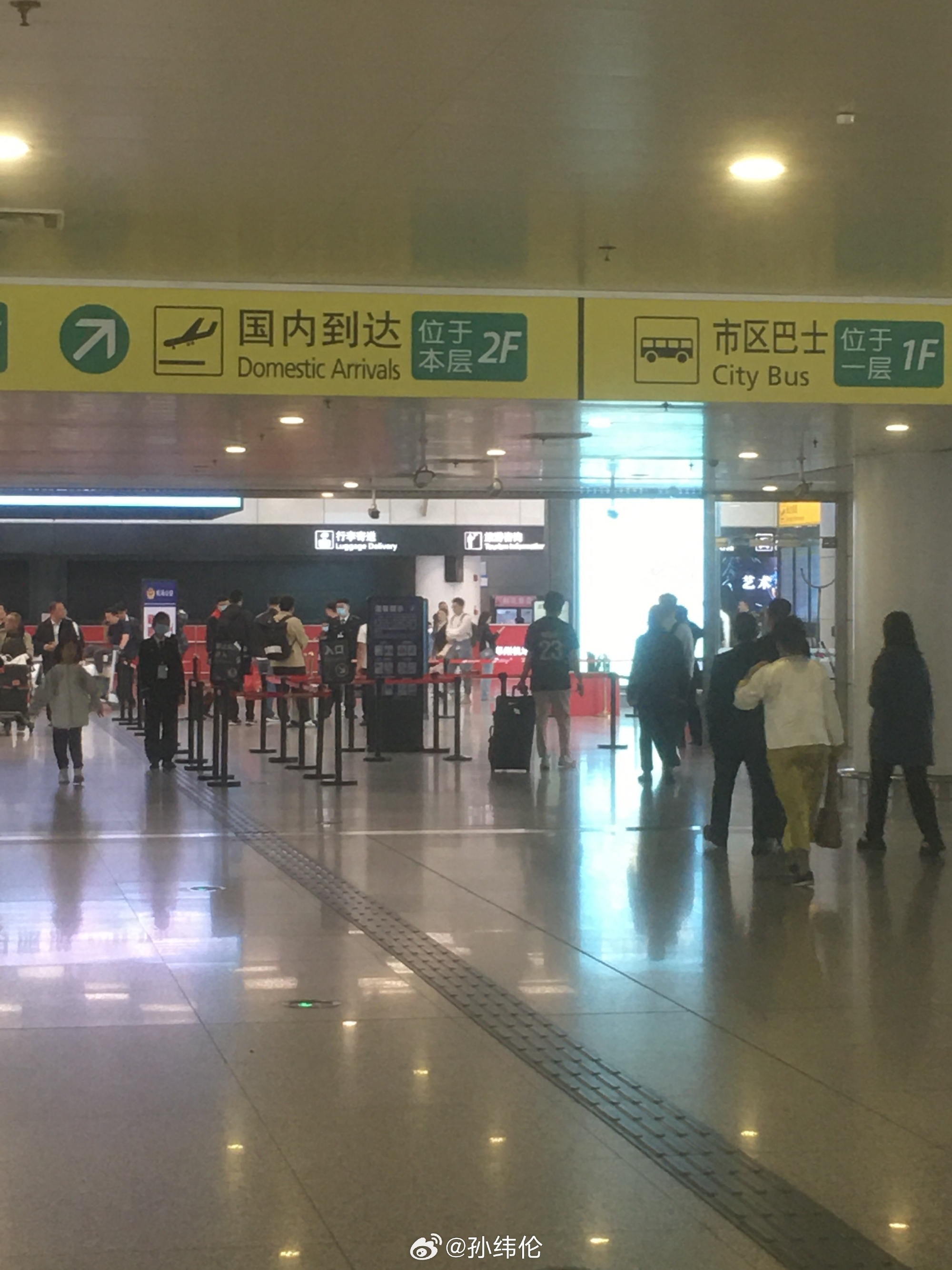 下课了网传河南主帅南基一与翻译现身郑州机场，或乘坐飞机回韩