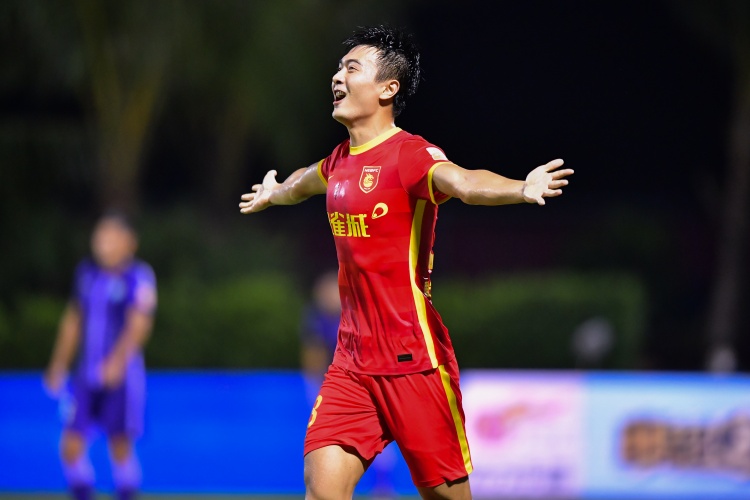 张威：代表国字号首秀表现一般，没进球也没能完成教练的要求