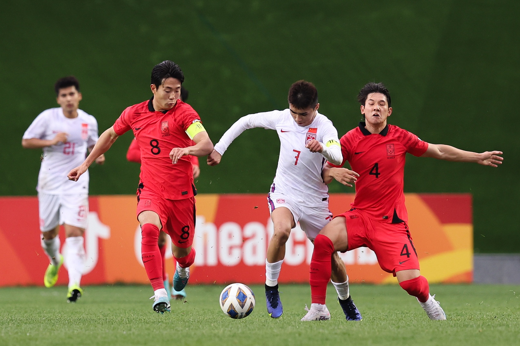 半场-李昊多次关键扑救徐彬艾菲尔丁染黄 中国U20暂0-0韩国U20