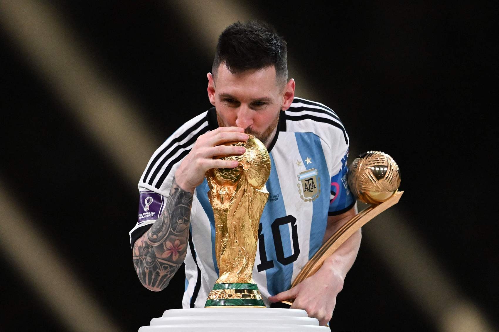 里瓦尔多：恭喜我的朋友梅西，你的足球生涯不能没有世界杯冠军