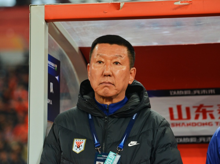 记者：未来很长一段时间泰山还是稳守反击吧马塞尔适合低位防守