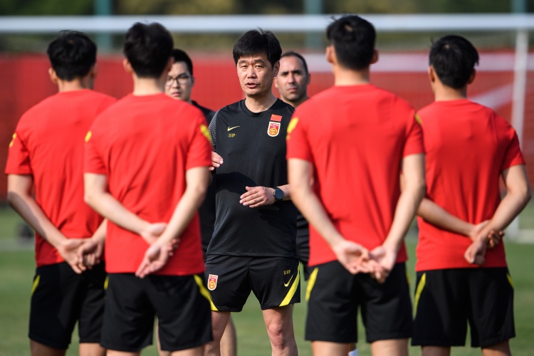 津媒：李霄鹏其实愿意继续执教国足，12强赛时间太短心有不甘
