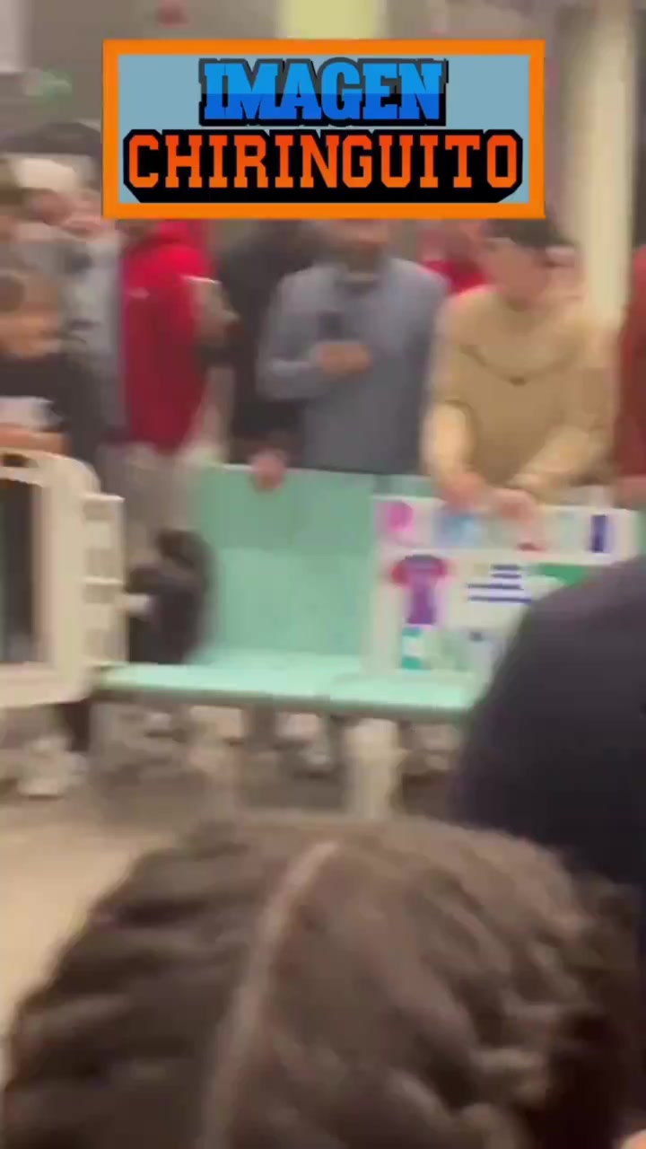 球迷让签姆巴佩，拉波尔塔听后直接笑了：你挺懂的