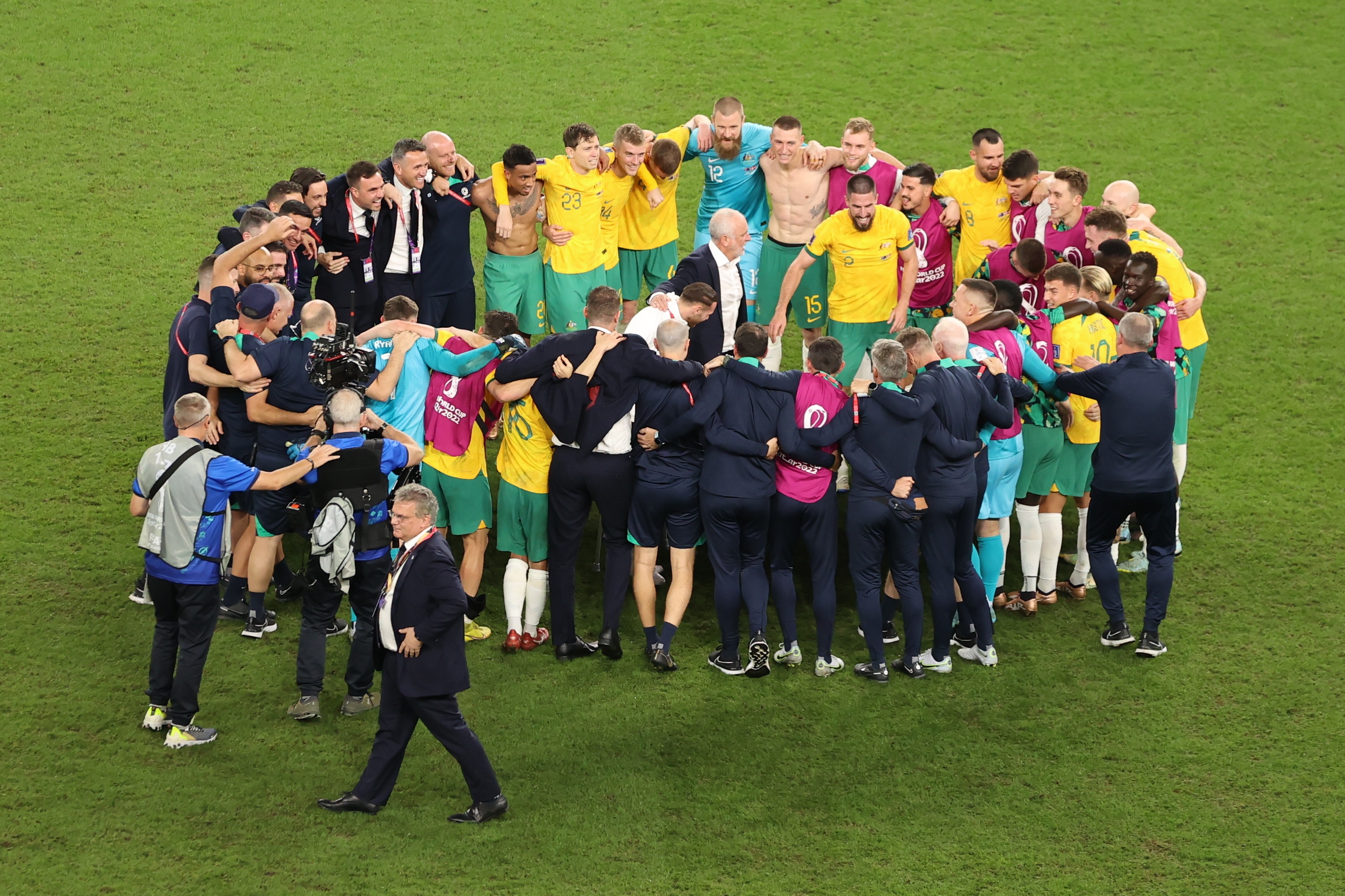 2胜1负昂首晋级！澳大利亚创造参加世界杯小组赛最佳战绩