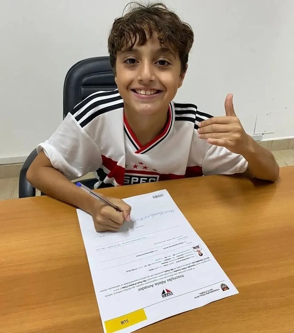 梅西巴媒：巴西圣保罗签下10岁球员里奥内尔梅西
