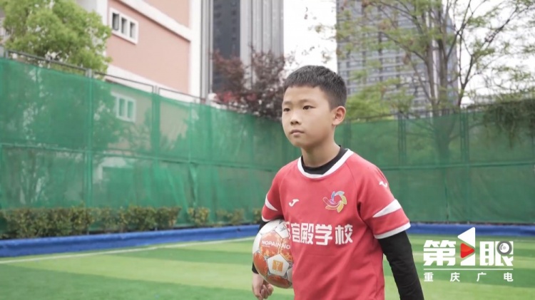 重庆8岁小孩梅宇昊入选中国足球小将2015梯队，将赴西班牙比赛