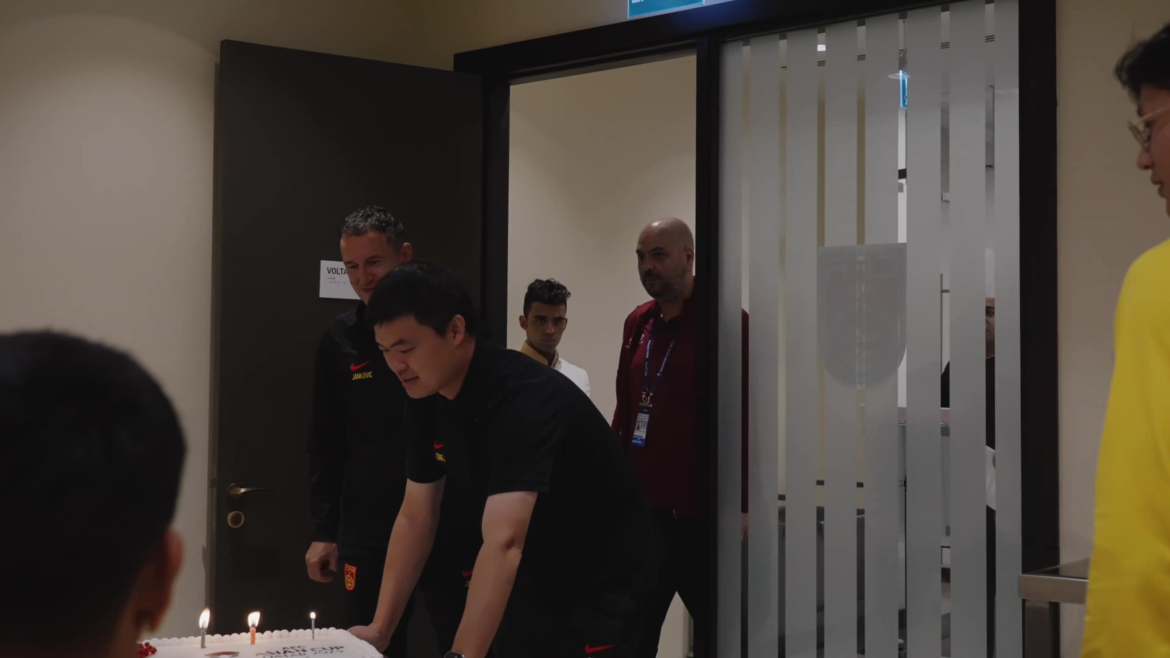扬科维奇：拿下黎巴嫩！用三分作为全队送陈蒲的生日礼物