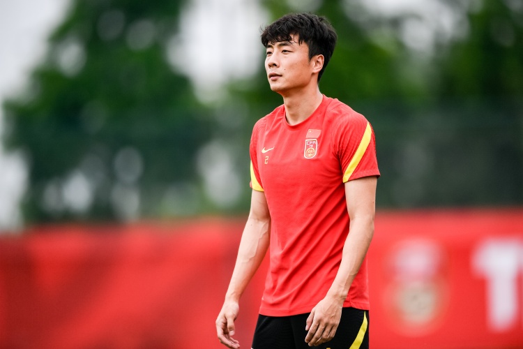 李磊：在足球上得不到快乐所以回国，回
