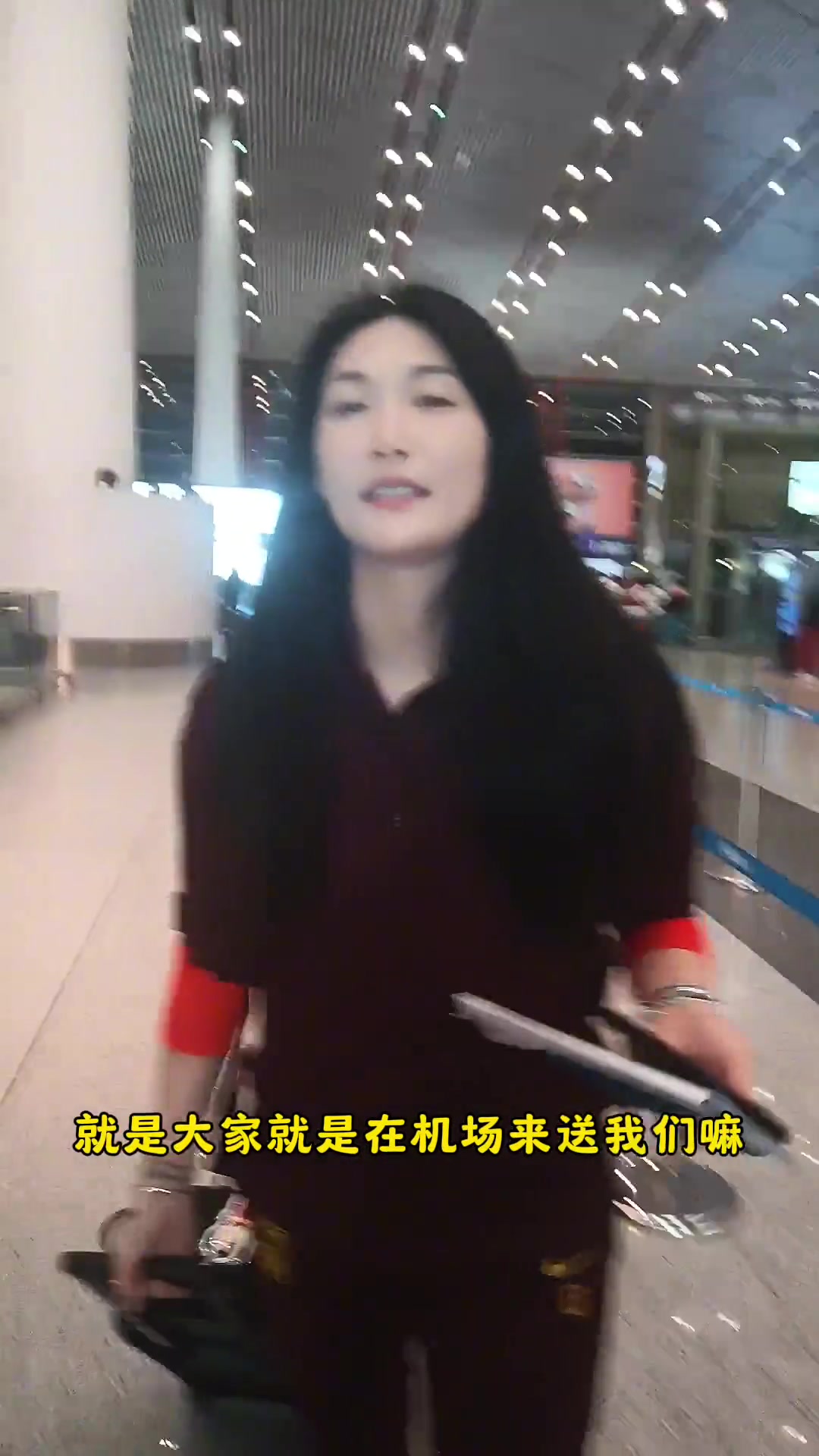 杨莉娜：希望我们中国女足在新帅米利西奇带领下，打出女足的朝气