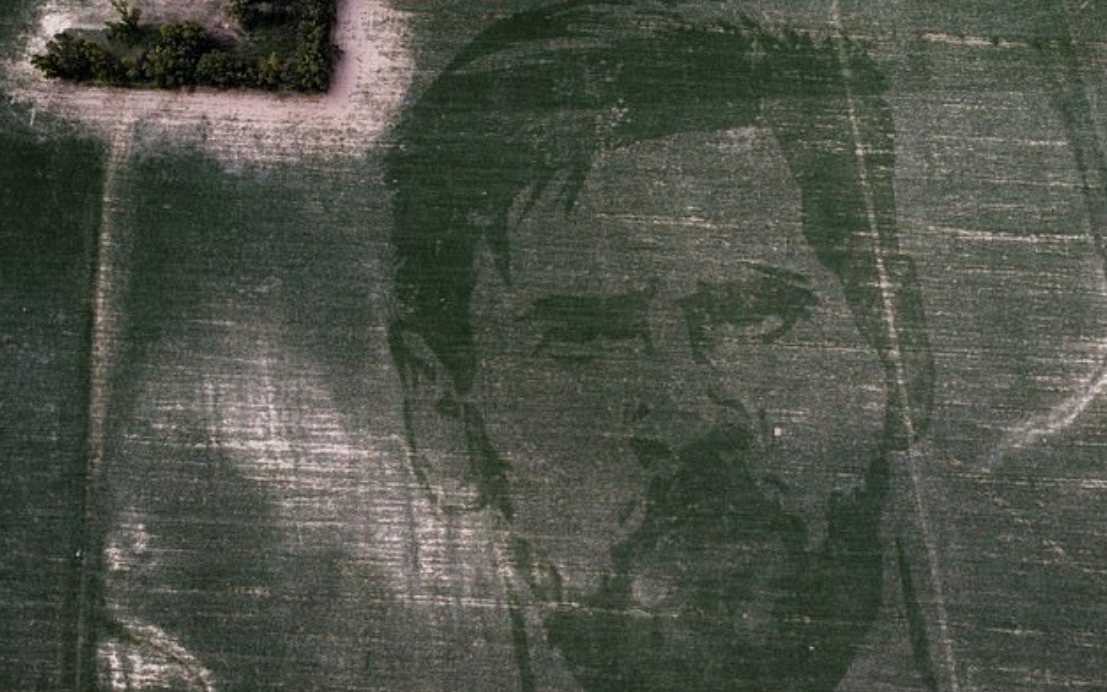 一名阿根廷农民致敬阿根廷夺冠，种植出一片梅西图像的玉米地