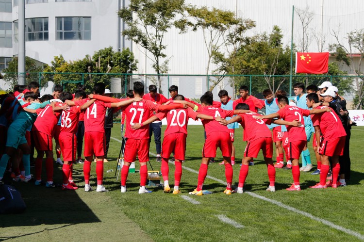 记者：U20国青28名球员抵达乌兹别克，冲刺备战U20亚洲杯