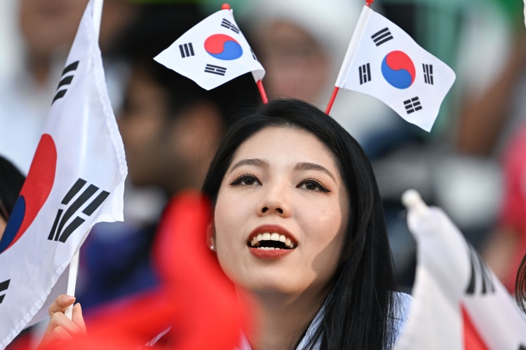 韩国vs乌拉圭现场欢呼声达131分贝，堪比摇滚现场居小组赛之首