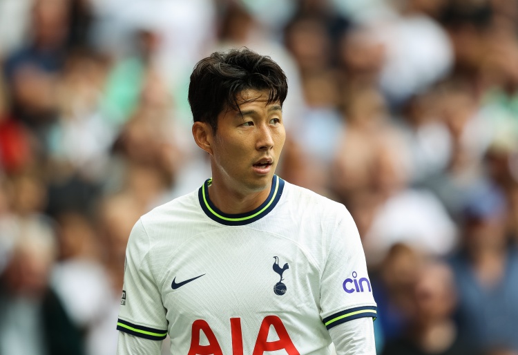 一模一样！热刺战蓝军首发与2-0西汉姆首发相同，孙兴慜连场替补