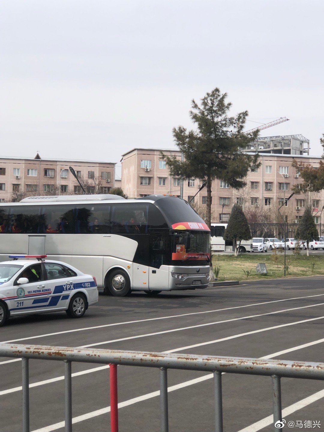 中国国青抵达球场