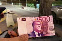 皇马球迷举行抗议“裁判门”游行 