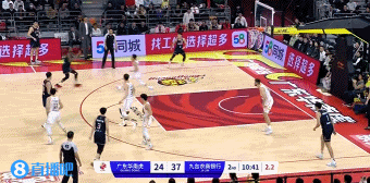 手感真棒啊！徐杰次节命中两记压哨三分&包含一记前倾高难度三分