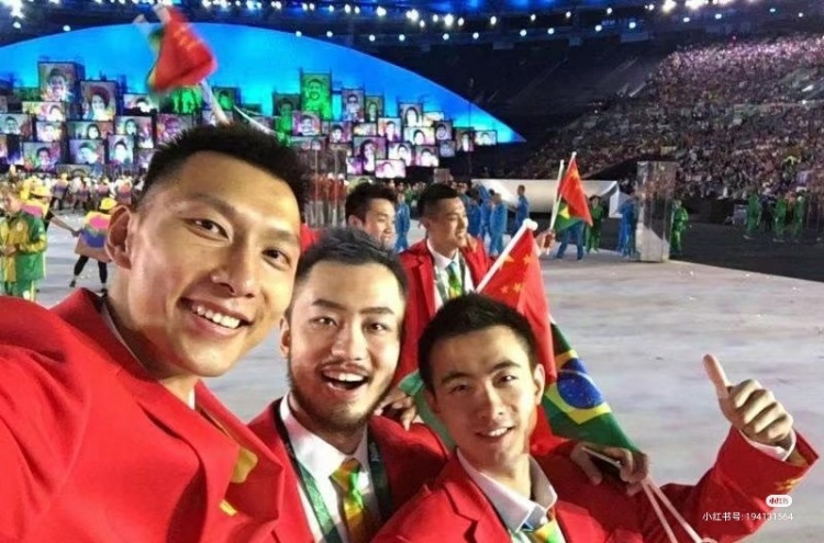 赵继伟晒与易建联合影：祝福联哥未来一切顺利有机会球场再战