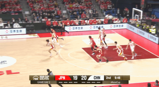 续上得分！胡明轩第二节开场一条龙上篮命中