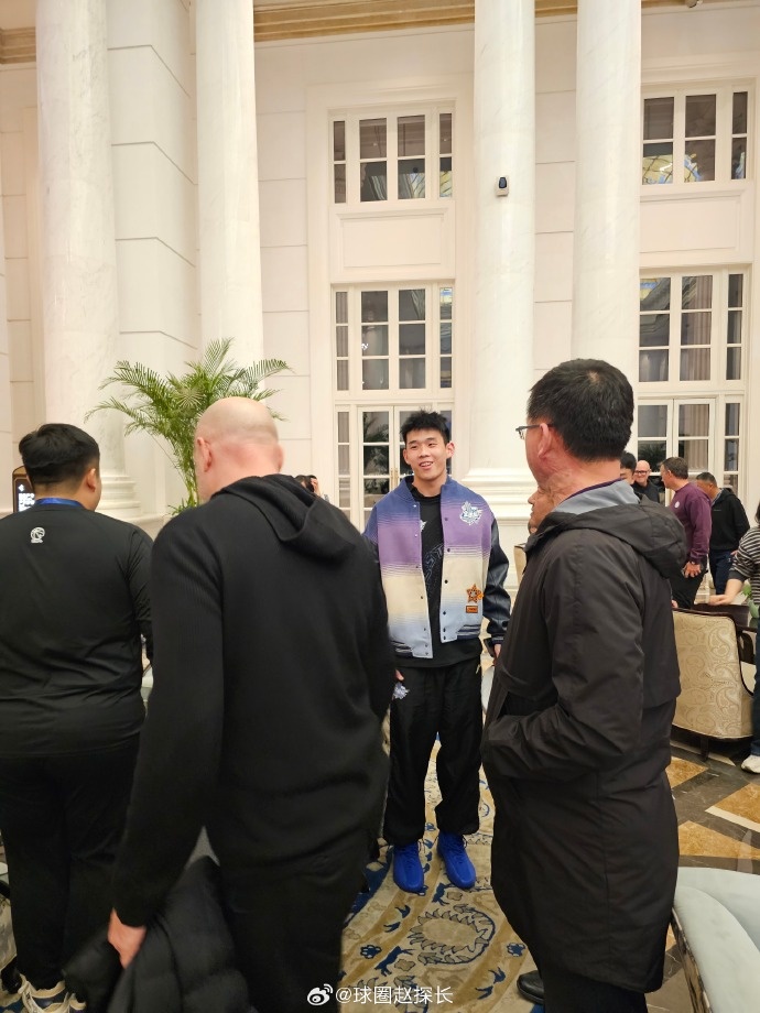 相当宠溺！林葳与乔帅在全明星酒店相遇后者还捏捏脖子