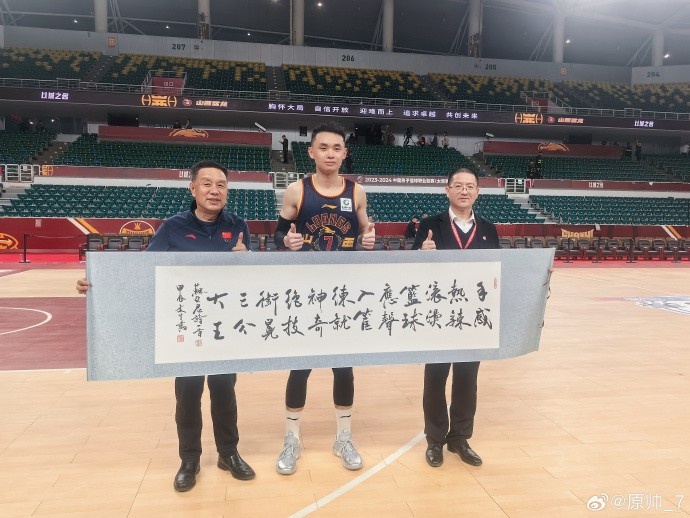 三分球9中6！原帅：嘴也肿了血也出了今天值了