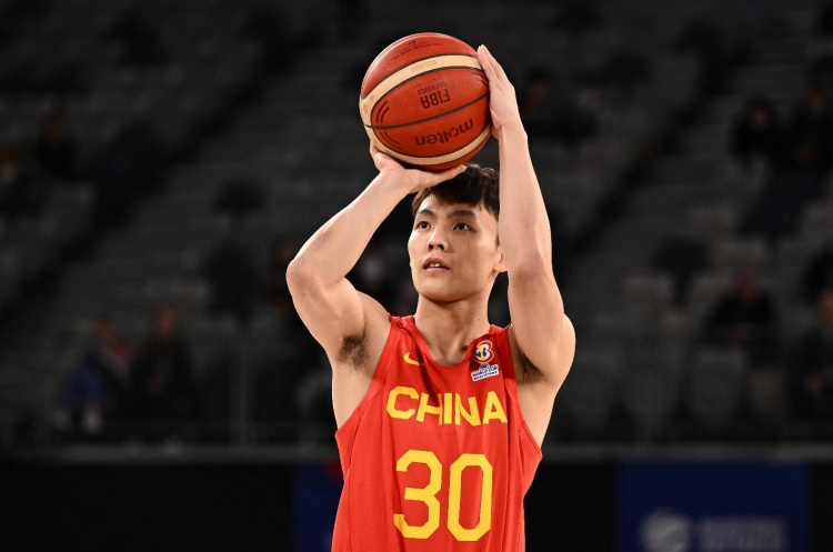 媒体人赵继伟过于求稳徐杰这种打法的后卫可能才是乔帅最需要的