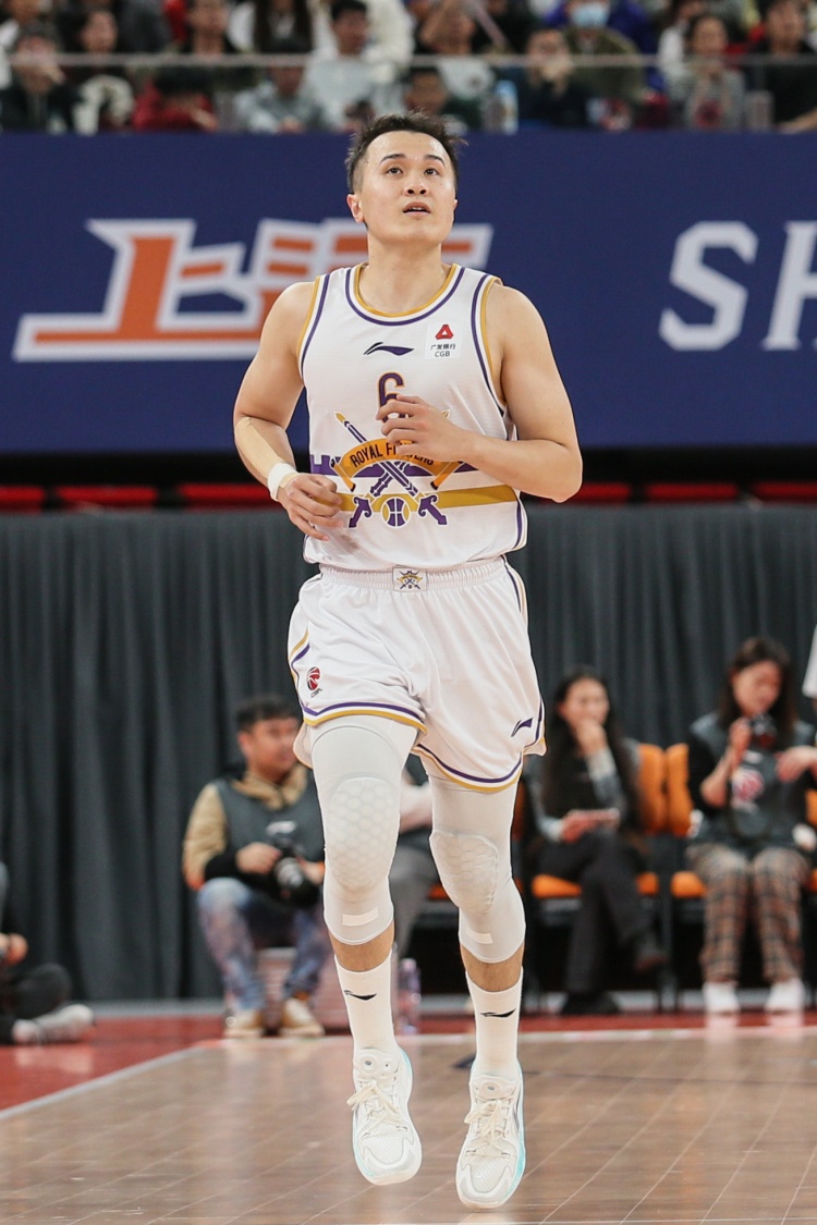 命中绝平球难救主！张帆11中6拿到17分4板3助