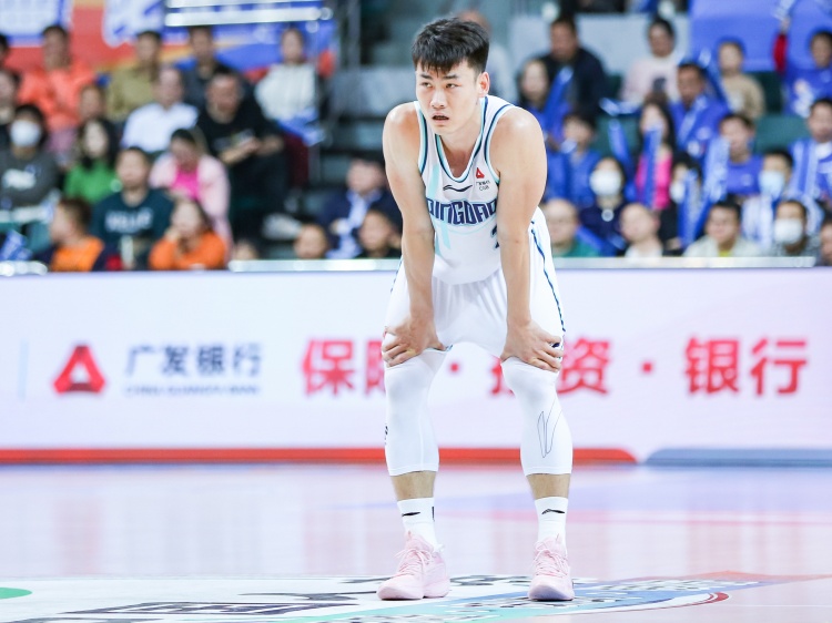 铁人！王睿泽场均出场时间&总出场时间排名CBA联赛第一
