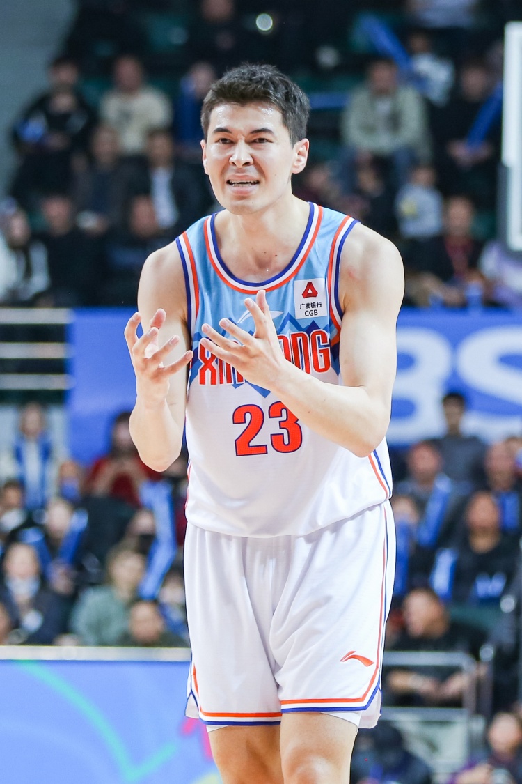 高效！阿不都沙拉木半场9中4得14分2板2助三分球3中2