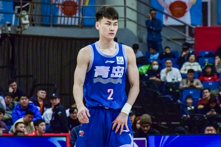 体力真不错！王睿泽几乎打满全场14中7&4罚全中贡献20分6板3助