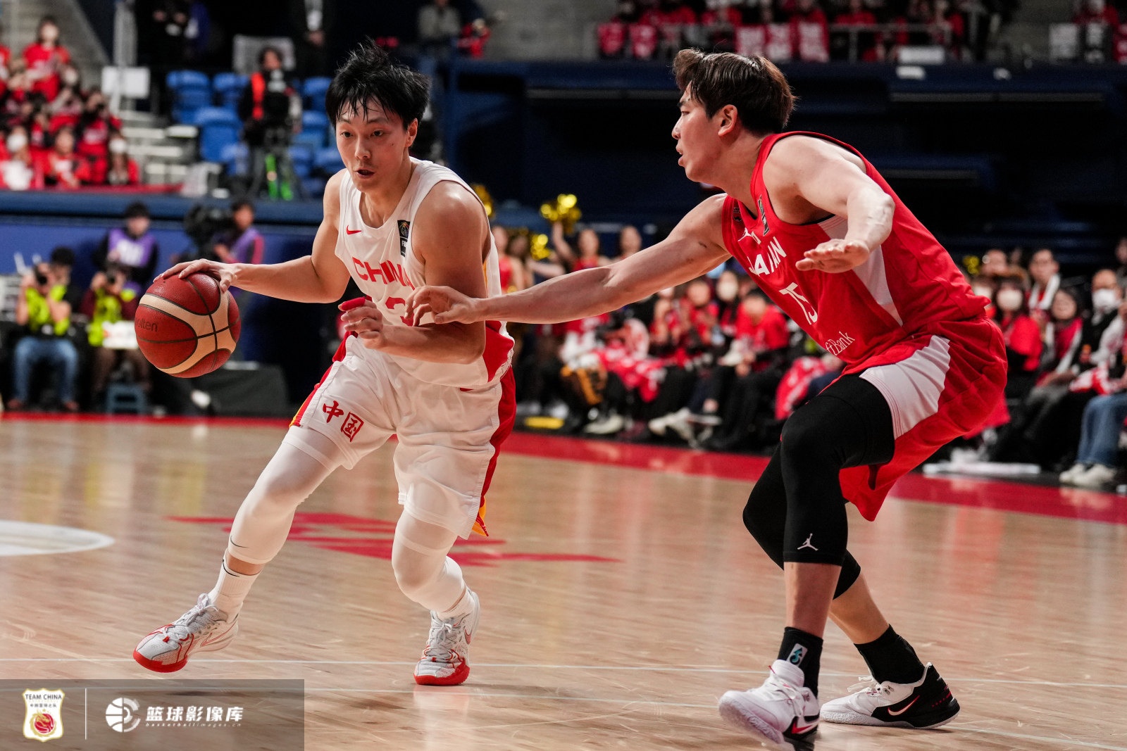 站着离开！“胡明轩太行了”冲上微博热搜第十一位